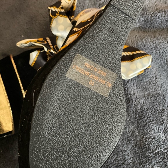 Captain Wedges - Picture 3 of 3